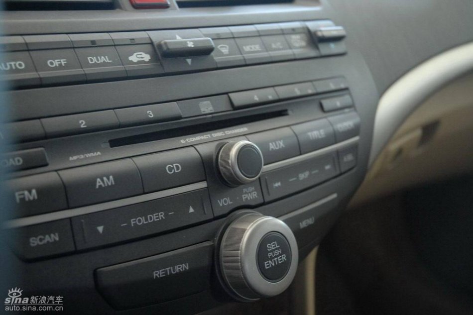 全新雅阁2.4L EX AT内饰