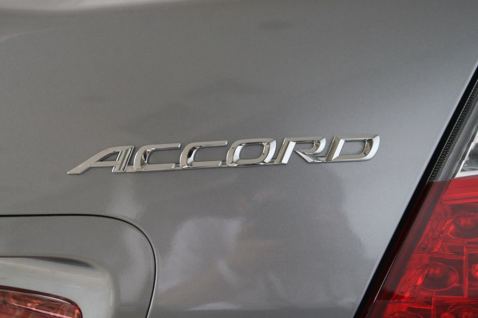 广州本田07款雅阁尾部细节