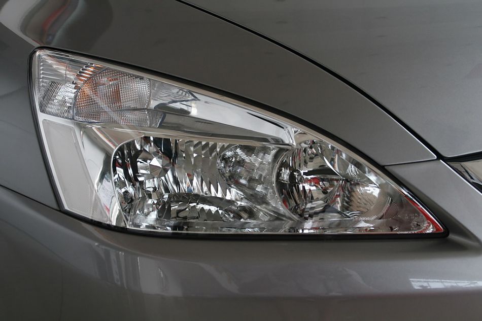 广州本田07款雅阁前大灯