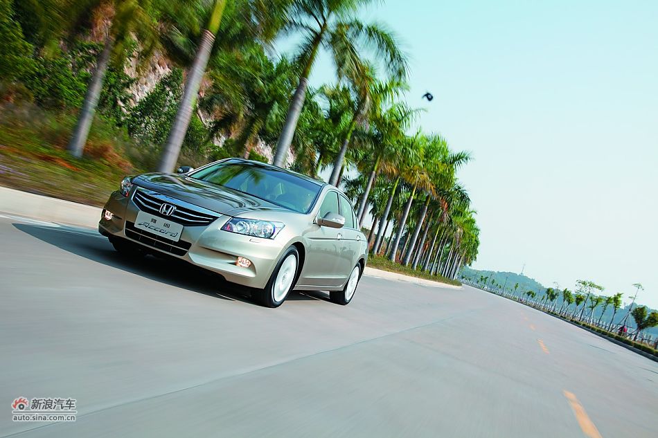 2011款雅阁整体外观