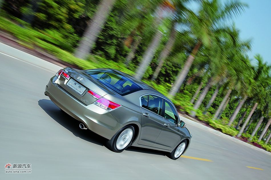 2011款雅阁整体外观