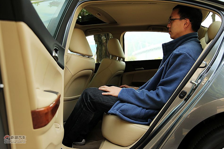 2011款雅阁2.4EXL Navi内饰图片