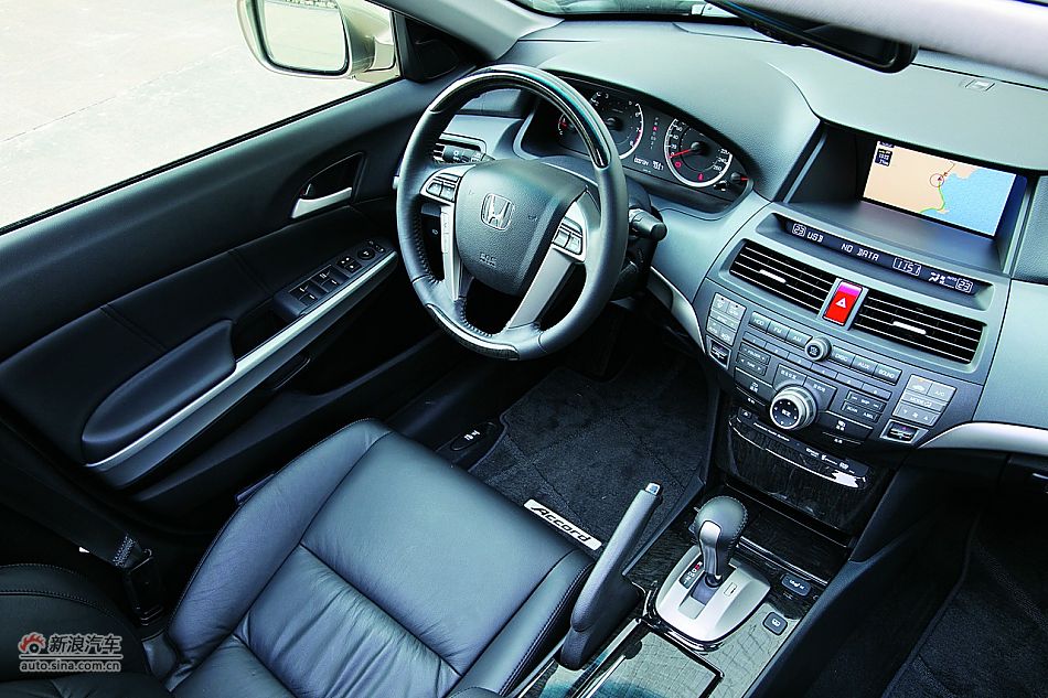 2011款雅阁内饰细节