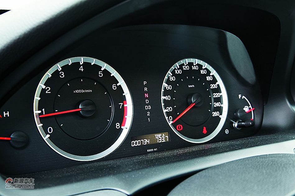 2011款雅阁内饰细节