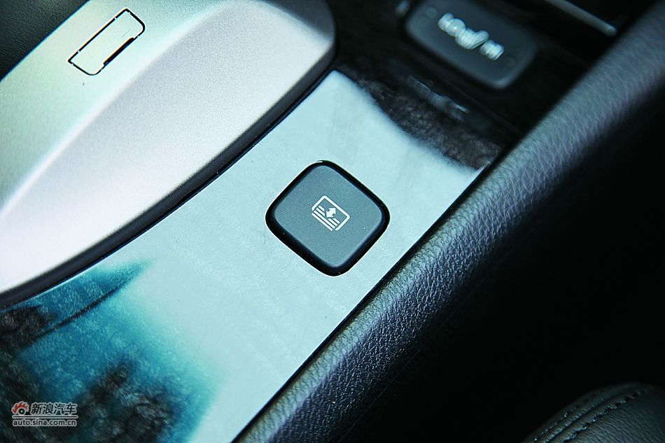 2011款雅阁内饰细节