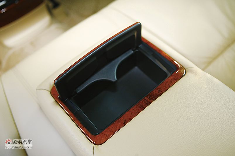 2011款雅阁内饰细节