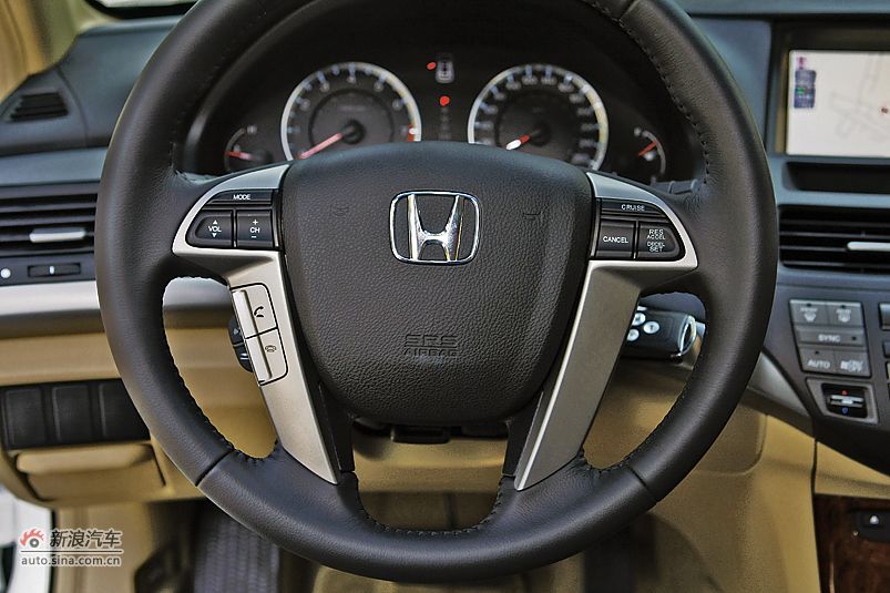 2011款雅阁内饰细节