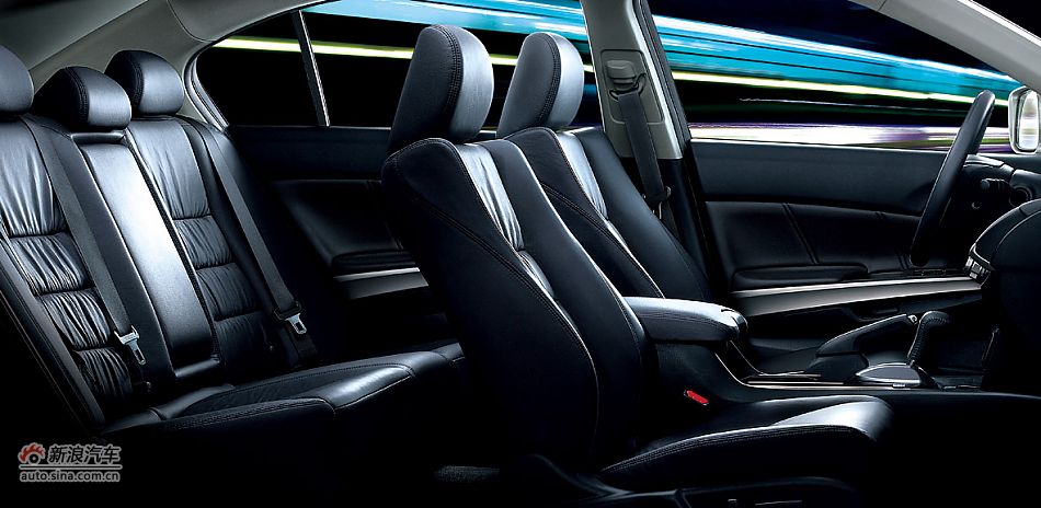 2011款雅阁内饰细节