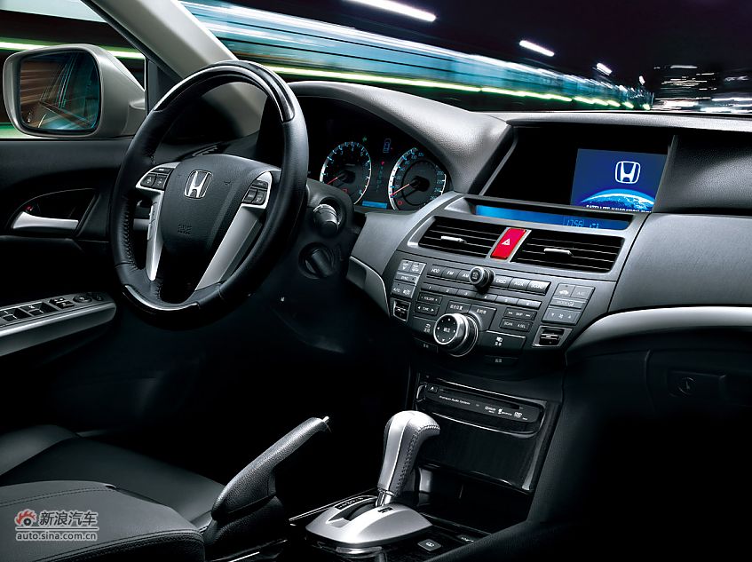 2011款雅阁内饰细节