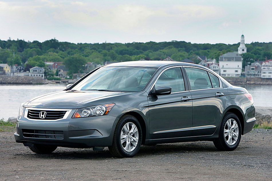 第八代雅阁三厢轿车