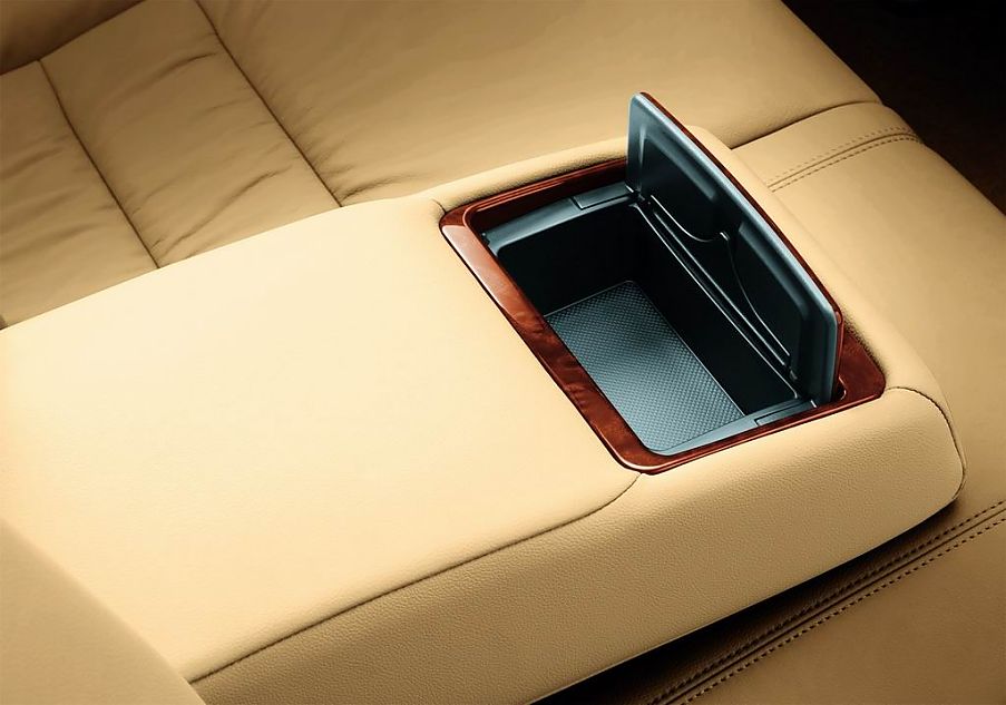 八代雅阁内饰图