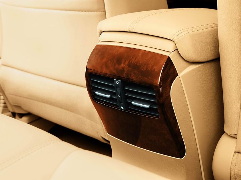 八代雅阁内饰图