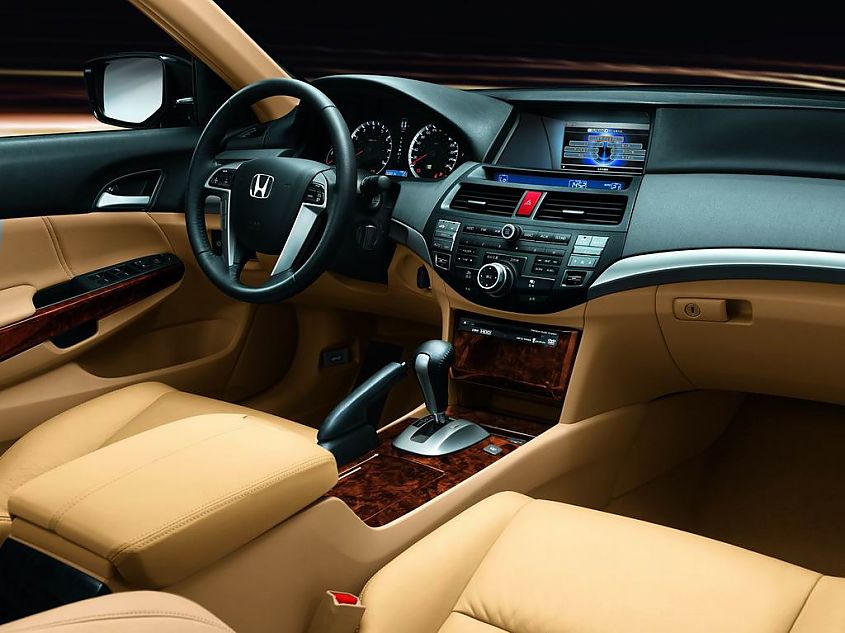 八代雅阁内饰图