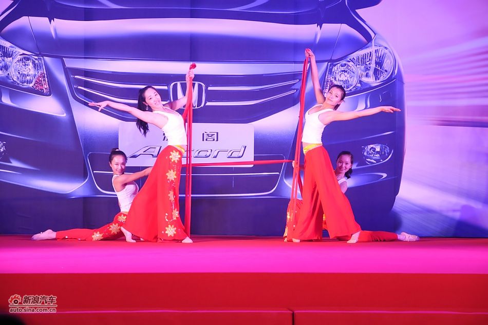 2011款雅阁上市现场歌舞表演