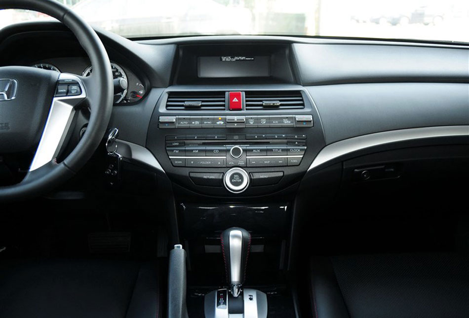 2013款雅阁2.0L 自动 PE