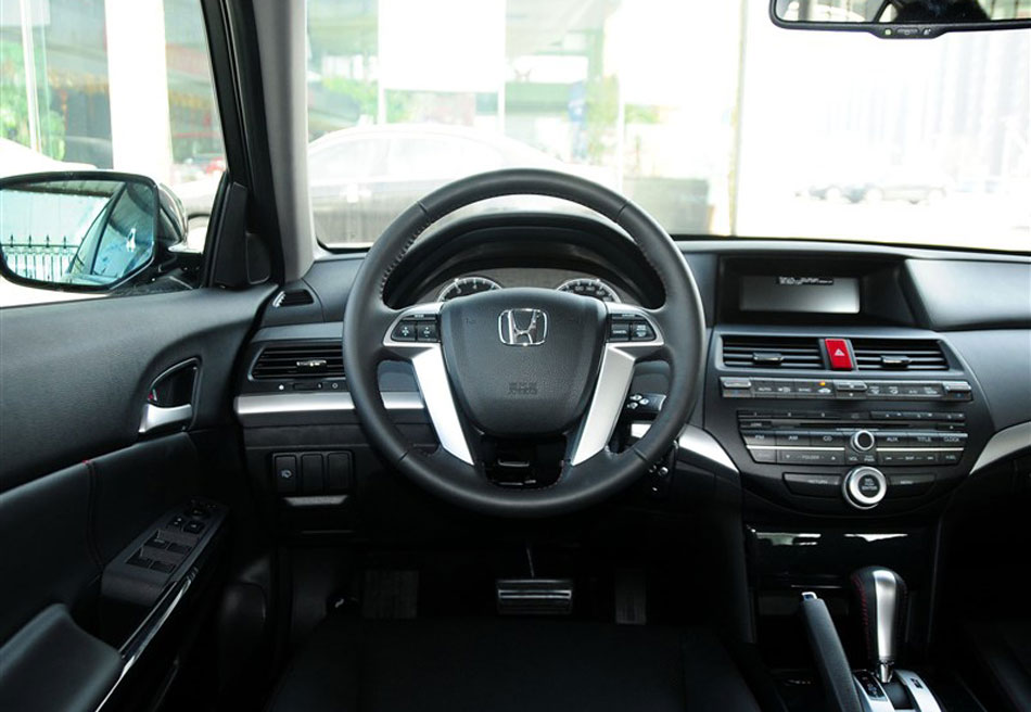 2013款雅阁2.0L 自动 PE