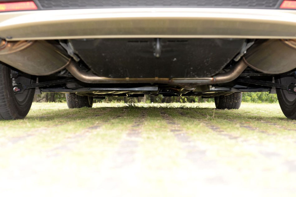 2016款 2.4L 智尊版 引擎底盘