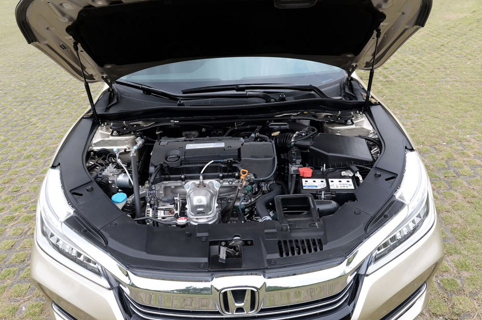 2016款 2.4L 智尊版 引擎底盘