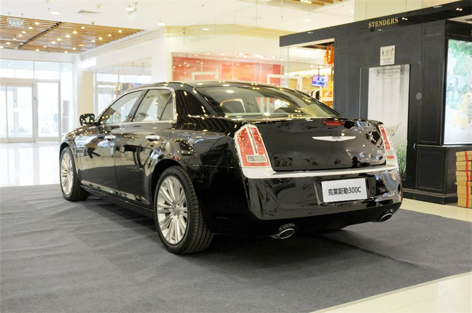 2013款克莱斯勒300C 3.6L自动尊享版