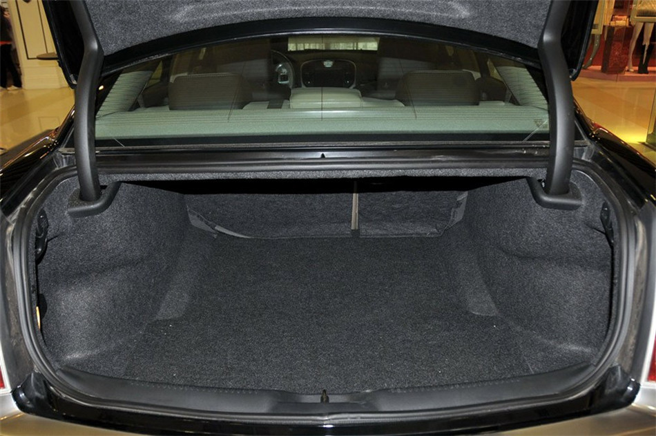 2013款克莱斯勒300C 3.6L自动尊享版