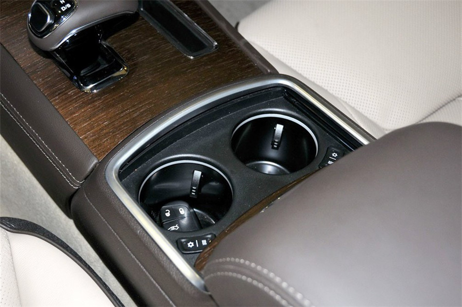 2013款克莱斯勒300C 3.6L自动尊享版