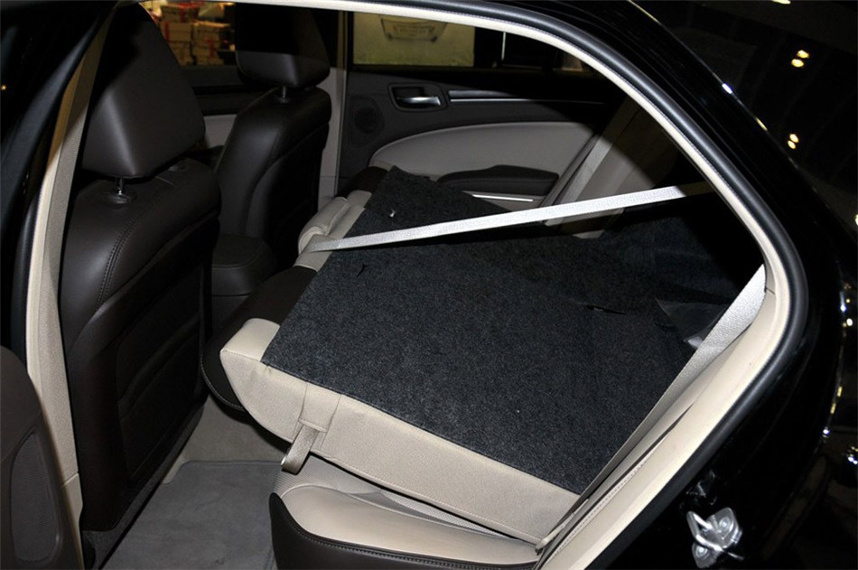 2013款克莱斯勒300C 3.6L自动尊享版