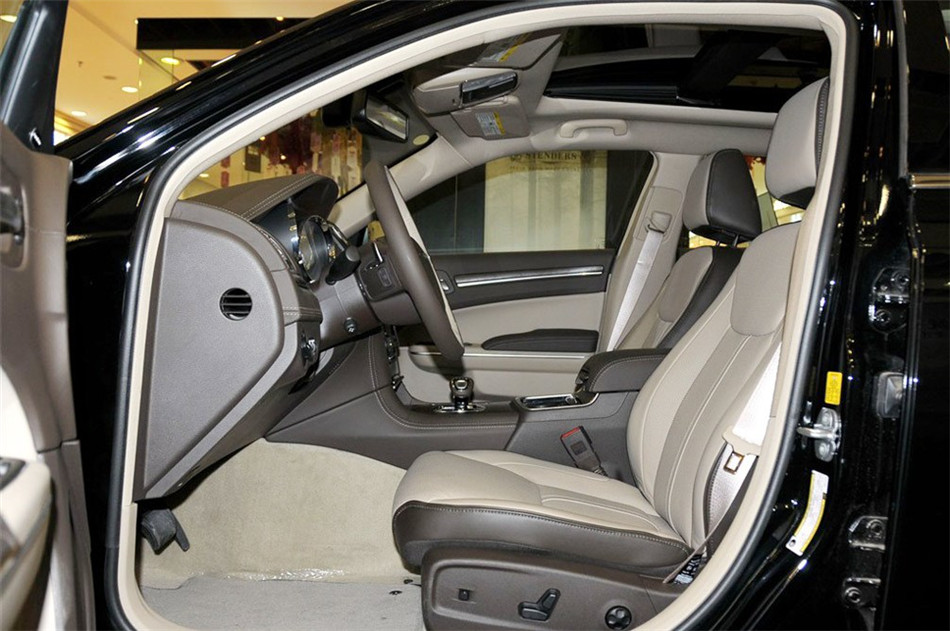 2013款克莱斯勒300C 3.6L自动尊享版