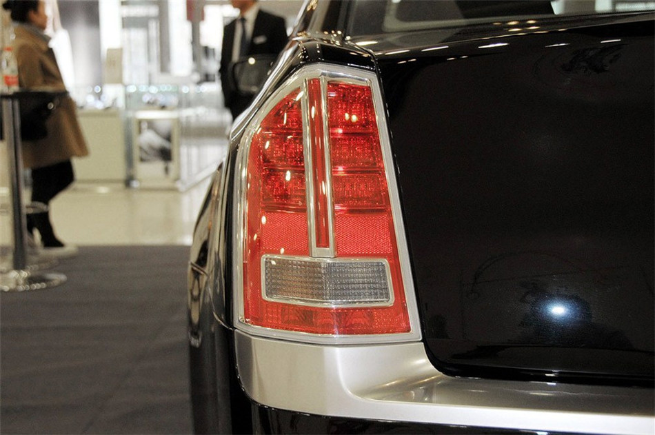 2013款克莱斯勒300C 3.6L自动尊享版