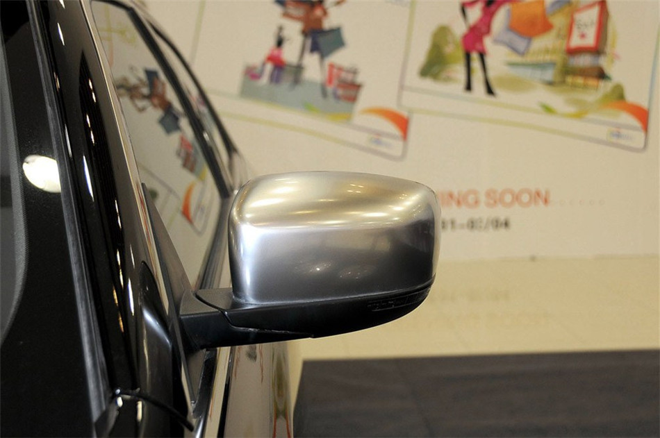 2013款克莱斯勒300C 3.6L自动尊享版