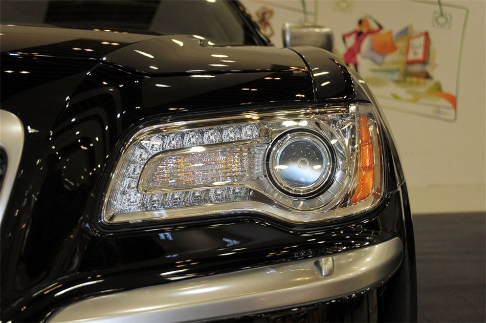 2013款克莱斯勒300C 3.6L自动尊享版