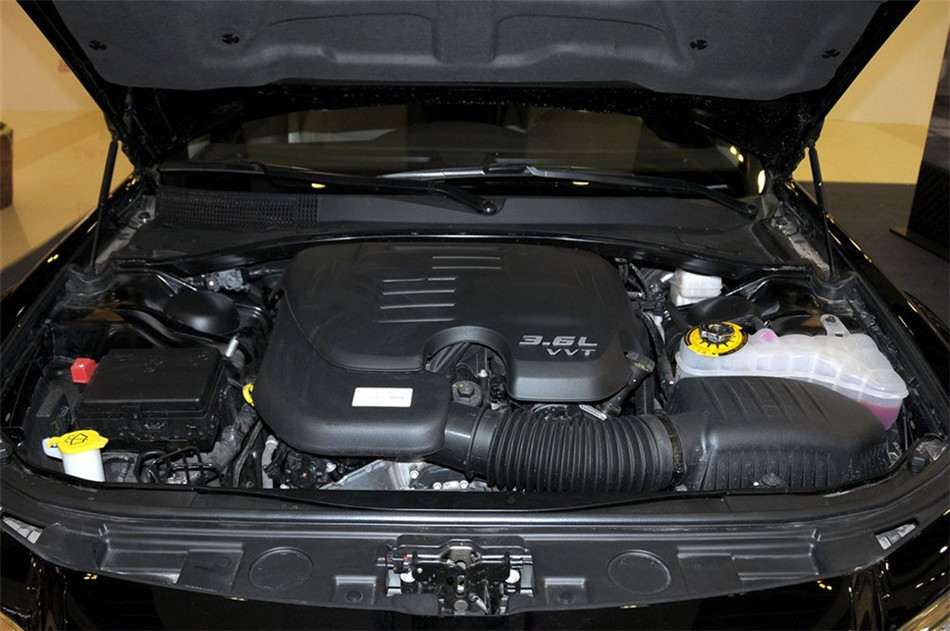 2013款克莱斯勒300C 3.6L自动尊享版