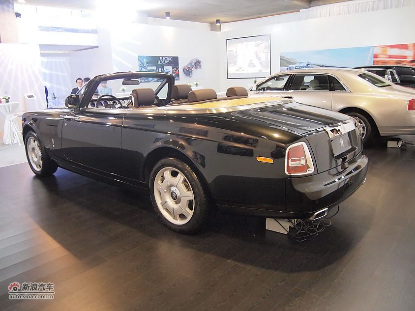 劳斯莱斯幻影软顶敞篷车