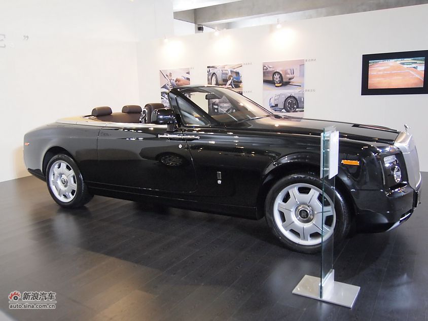 劳斯莱斯幻影软顶敞篷车