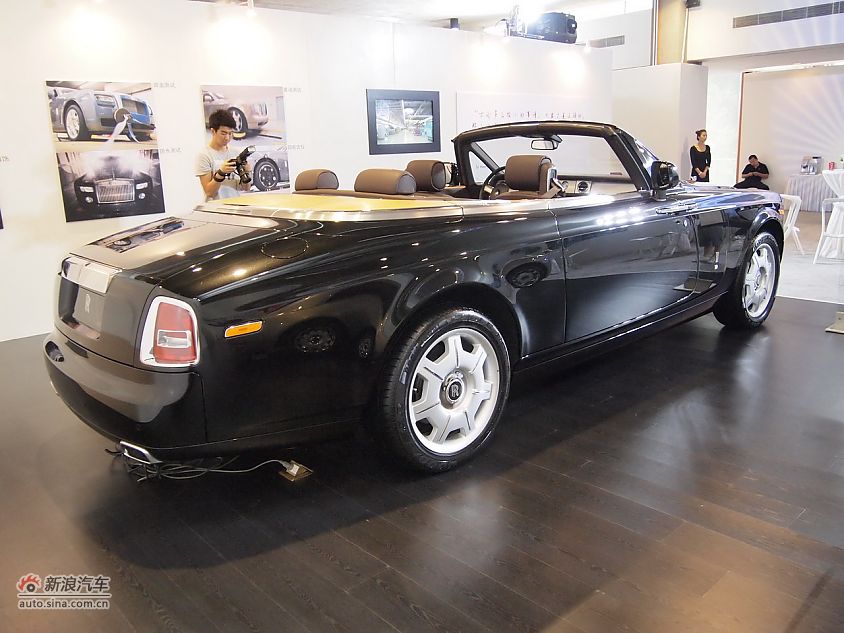 劳斯莱斯幻影软顶敞篷车