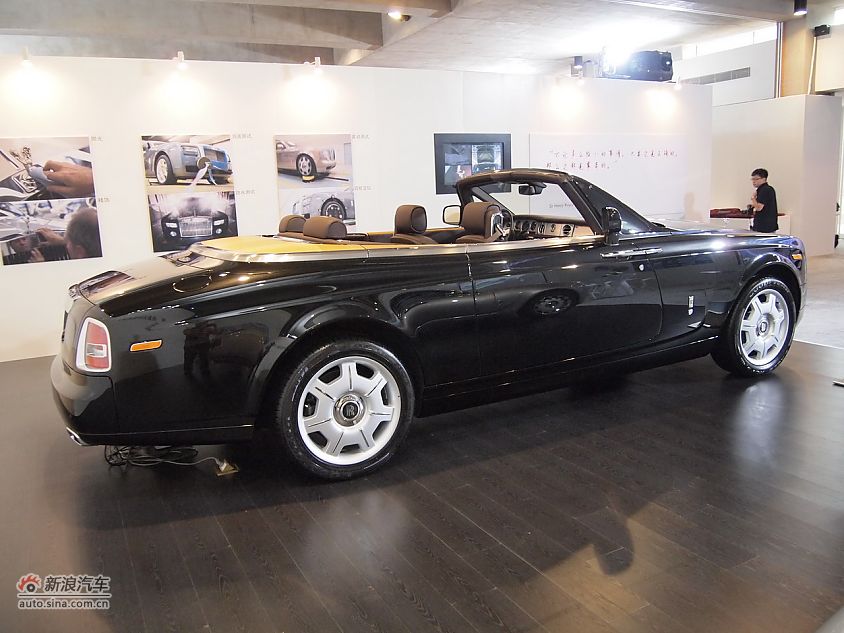 劳斯莱斯幻影软顶敞篷车