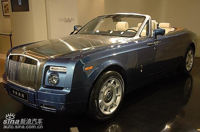 劳斯莱斯幻影软顶敞篷车