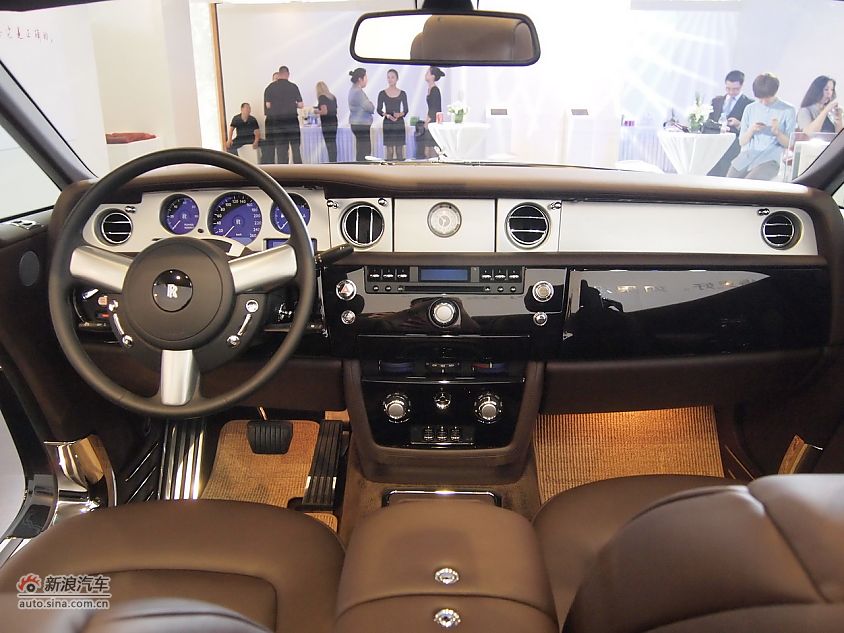 劳斯莱斯幻影软顶敞篷车