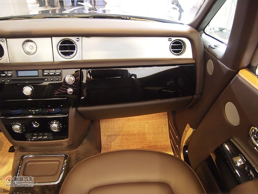 劳斯莱斯幻影软顶敞篷车