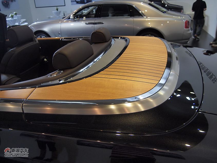 劳斯莱斯幻影软顶敞篷车