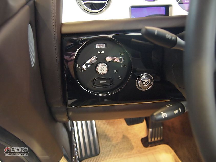 劳斯莱斯幻影软顶敞篷车