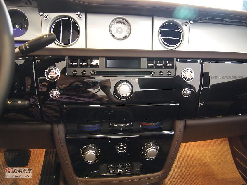 劳斯莱斯幻影软顶敞篷车