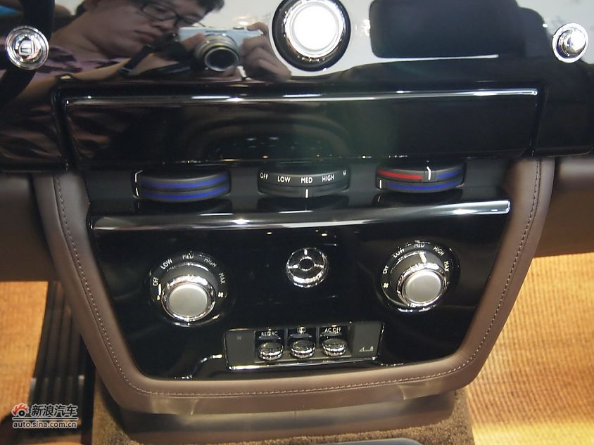 劳斯莱斯幻影软顶敞篷车