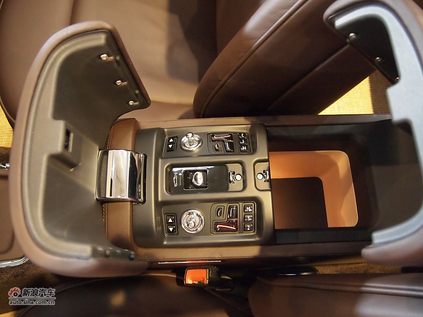 劳斯莱斯幻影软顶敞篷车