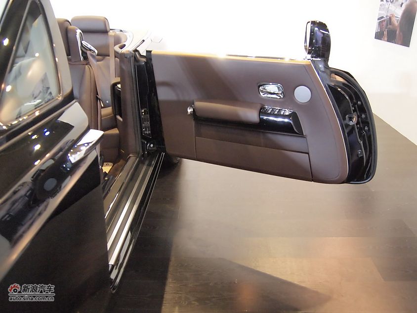 劳斯莱斯幻影软顶敞篷车