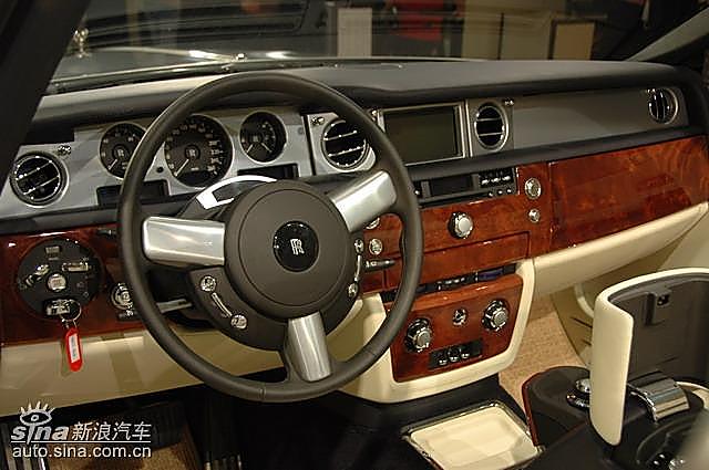 劳斯莱斯幻影软顶敞篷车内饰