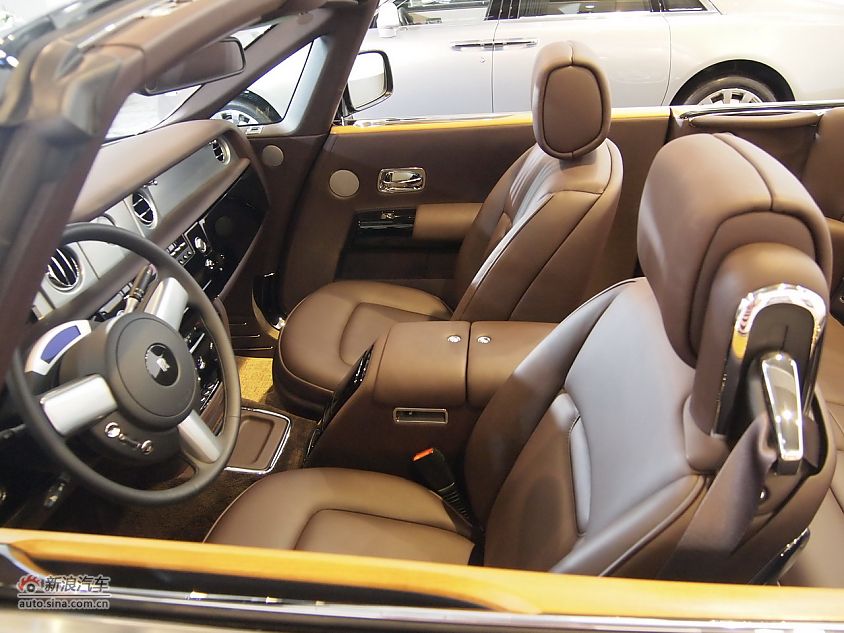 劳斯莱斯幻影软顶敞篷车