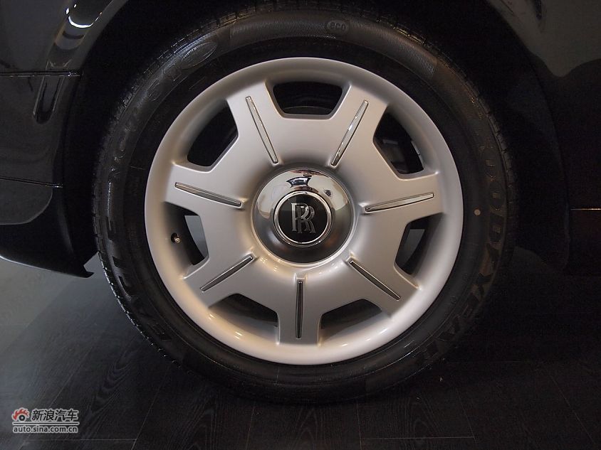 劳斯莱斯幻影软顶敞篷车