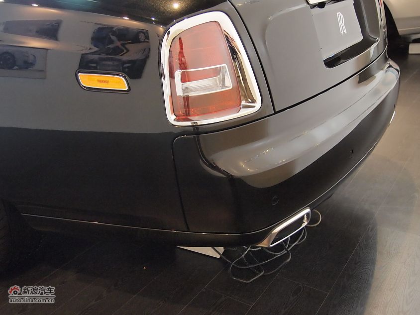 劳斯莱斯幻影软顶敞篷车