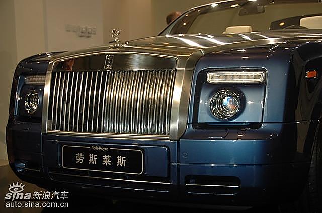 劳斯莱斯幻影软顶敞篷车