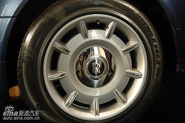 劳斯莱斯幻影软顶敞篷车